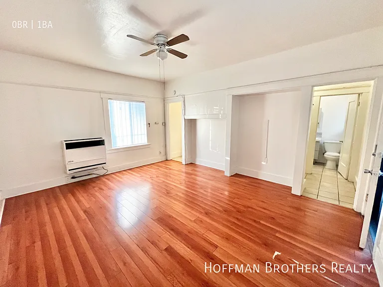 324 E Esther St #7 — Photo 4