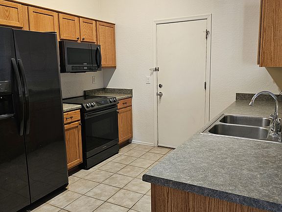 5th image of 1336 E Laurel Pl