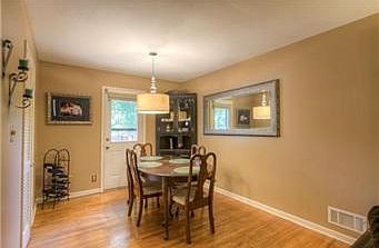 5th image of 9207 Farley Ave
