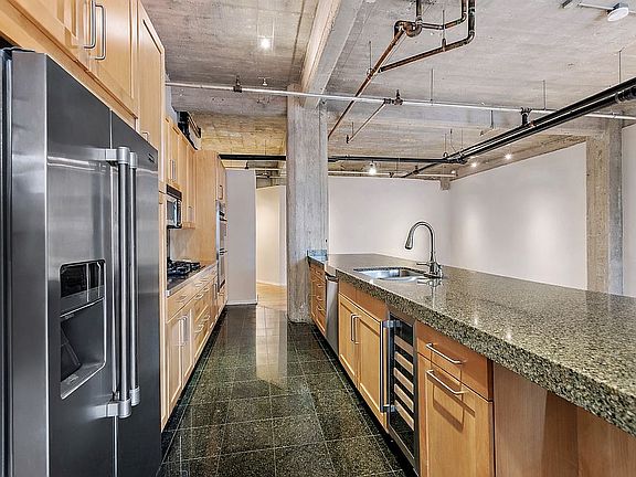 4th image of 850 W Adams St APT 4B