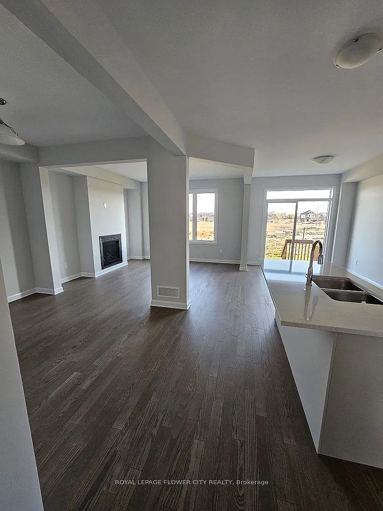 4 bed, $2,800 — Photo 2