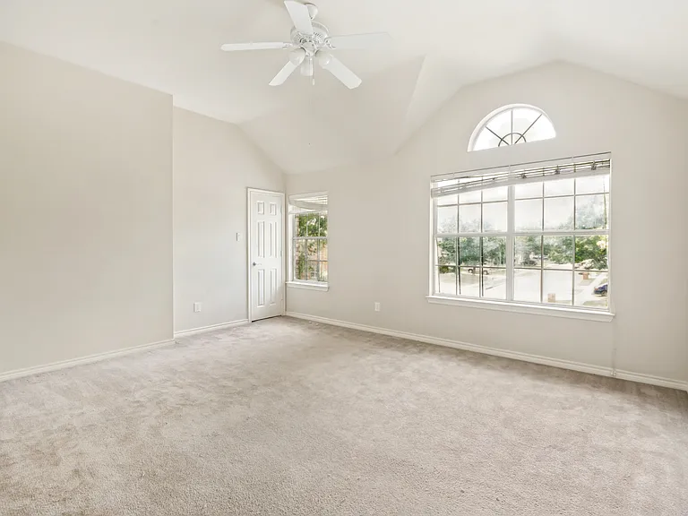 11800 Pondview Ln — Photo 31