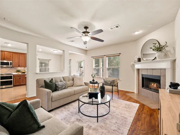 625 Tradewind Dr, Fort Worth, TX 76131