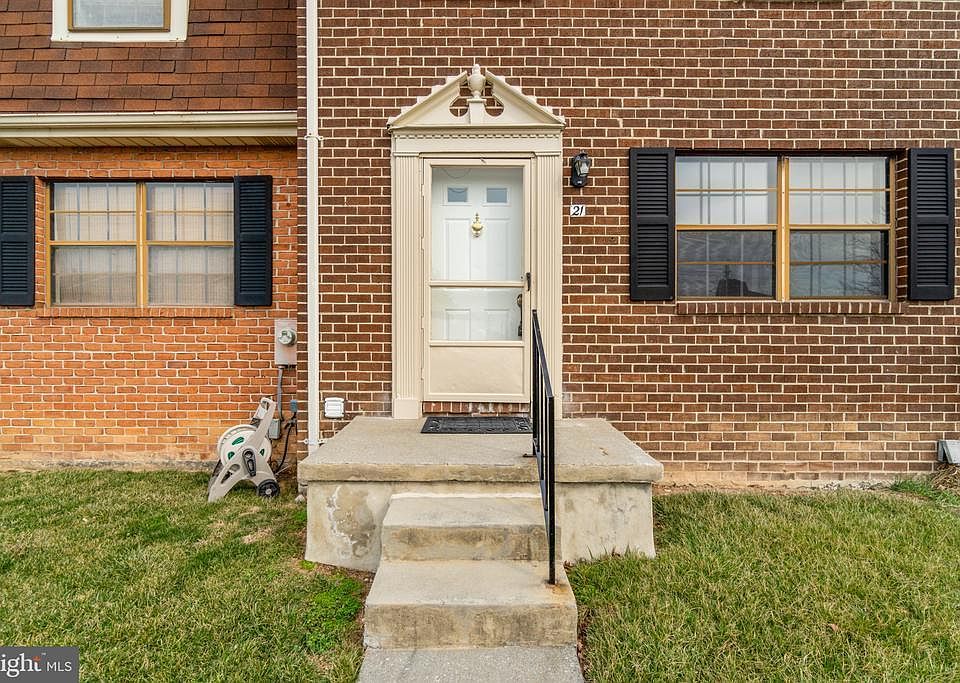 1st image of 21 Holland Hill Ct