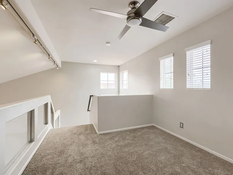 950 Sweeping Vine Ave — Photo 17