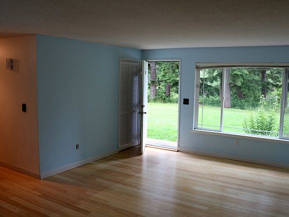 2nd image of 155 W Pinehurst Way