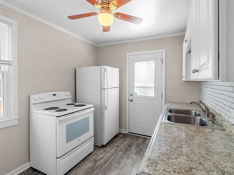 1318 Richmond Pl — Photo 20