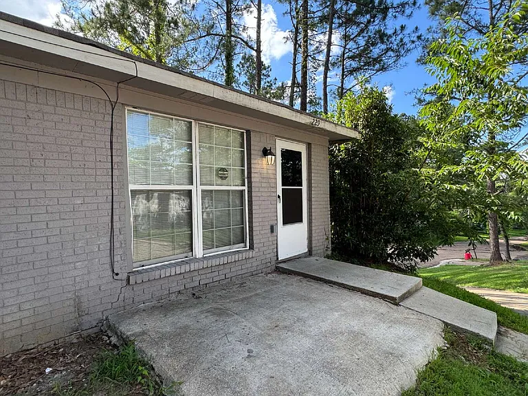 229 Lawrence Rd — Photo 1
