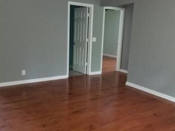 4th image of 163 East Dr