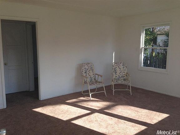 2nd image of 525 W Whittier Ave