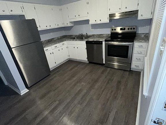 4th image of 6810 Farmingdale Dr APT A