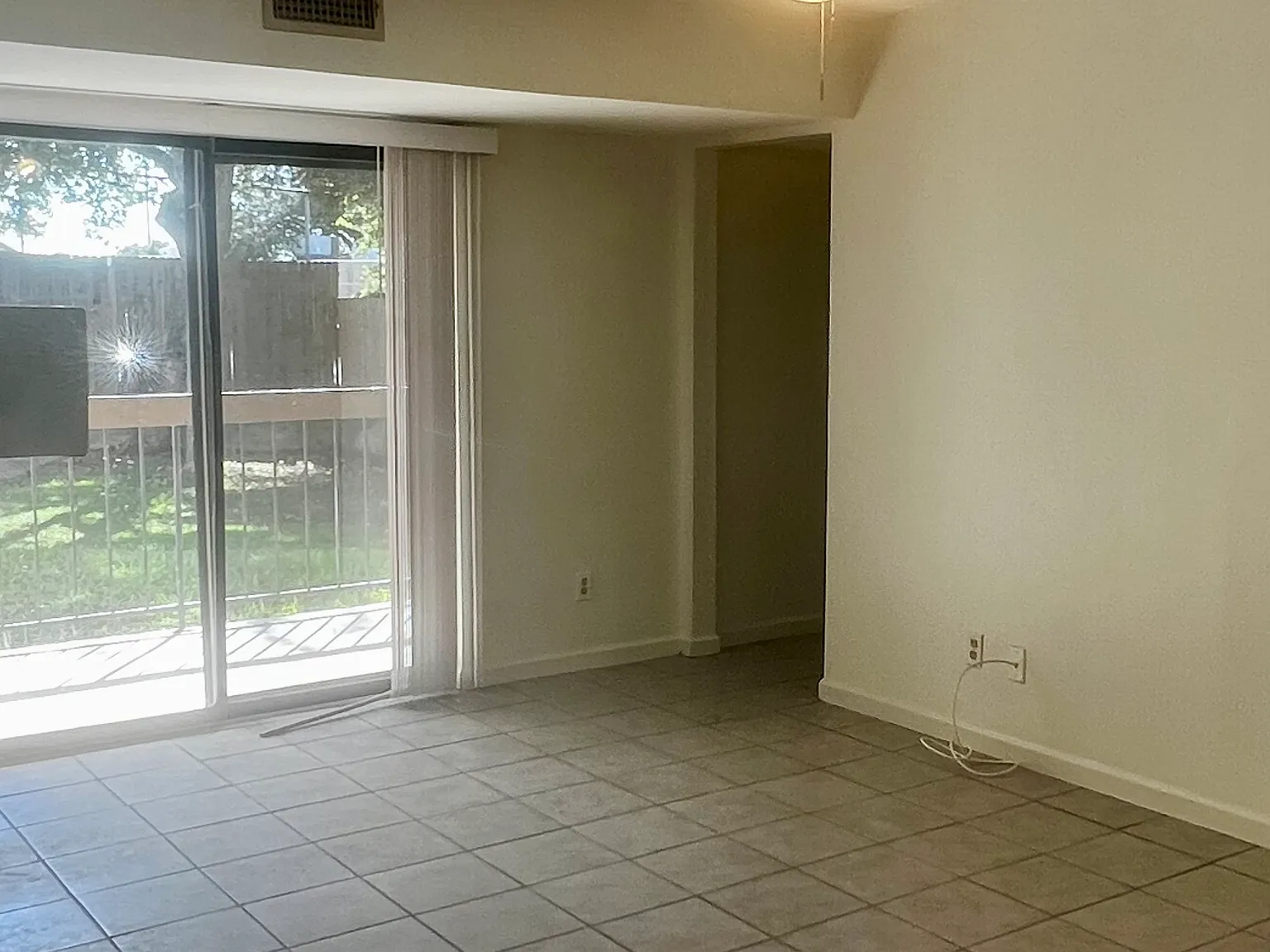 2 bed, 1017 sqft, $1,400 — Photo 4