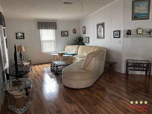 5th image of 15 Green Forest Dr