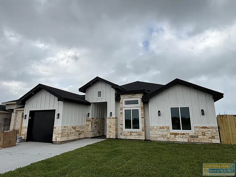 3002 Eliseo Villarreal Ave — Photo 1