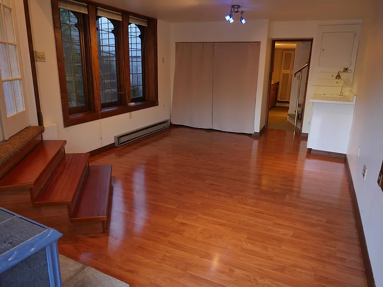 2104 W Clarke Ave — Photo 10