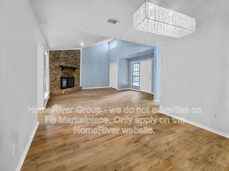 2 bed, 2.0 bath, 1382 sqft, $1,795 — Photo 2