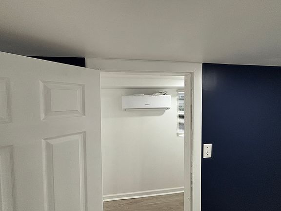 5th image of 4237 Ulloa St #1