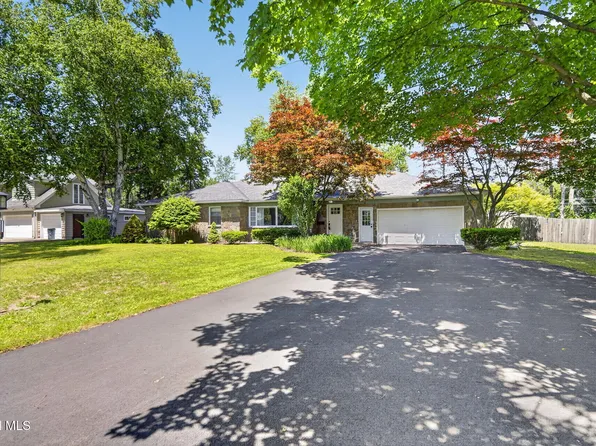 10 Willo Lane, Loudonville, NY 12211