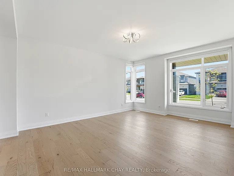 25 Del Ray Cres — Photo 3