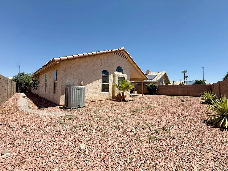 9821 W Yukon Dr — Photo 10
