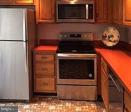 4th image of 2550B S Arlington Mill Dr #2