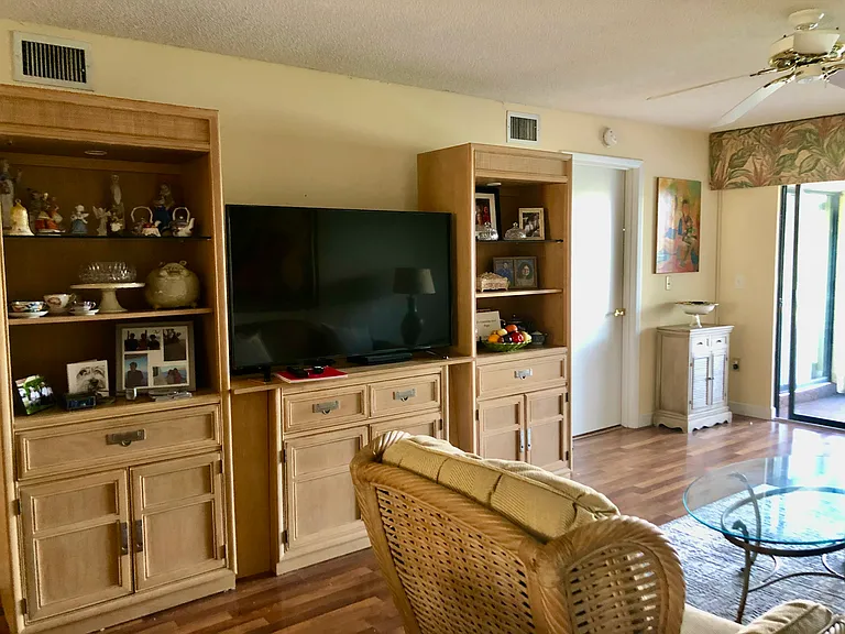 4608 Weybridge St #4608 — Photo 9