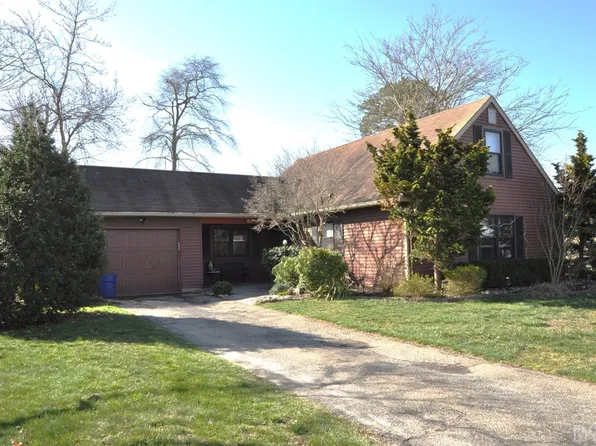 8 Winsted Dr, Howell, NJ 07731