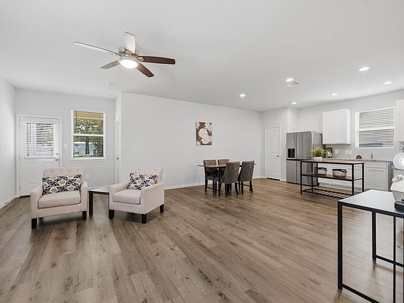 3rd image of 961 Harper Ln