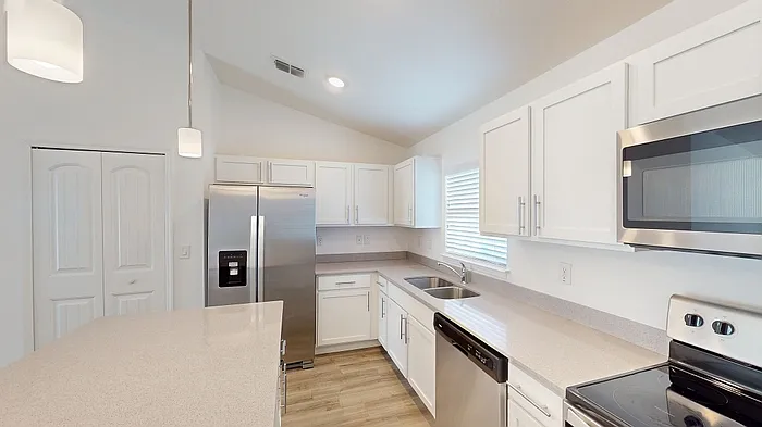 4 bed, 2.0 bath, 1650 sqft, $2,095 — Photo 3