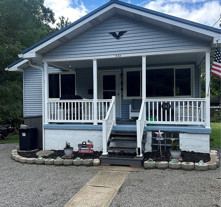 1st image of 942 Gilbey Ln