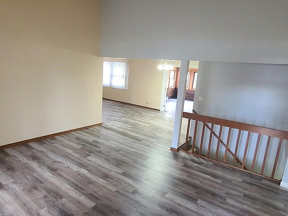 3rd image of 1011 Tamworth Dr