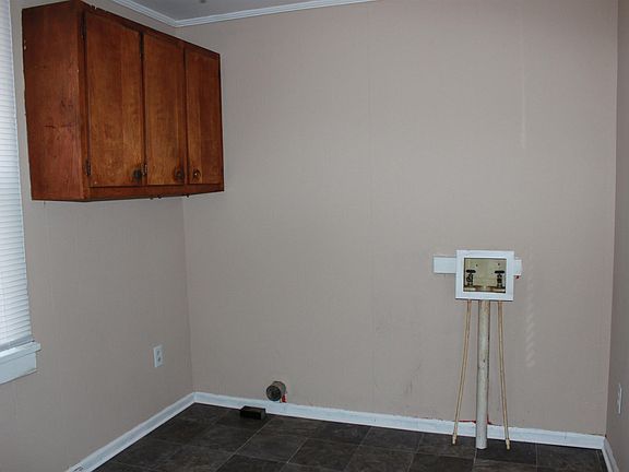 5th image of 1025 Crossland Ave