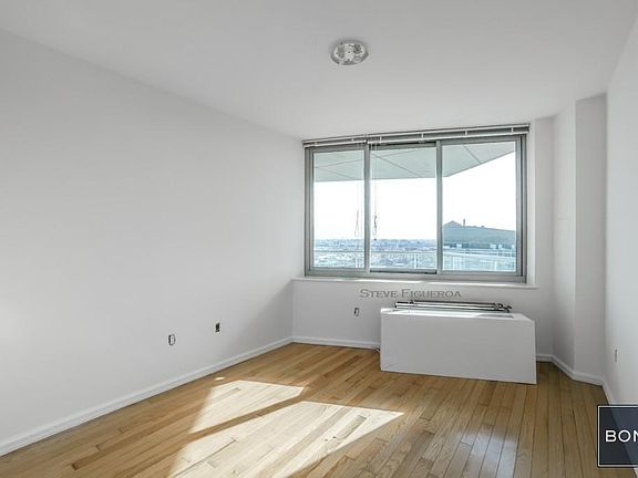 4th image of 4545 Center Blvd APT 3106
