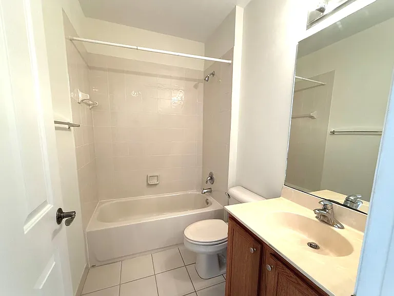 960 Millbrae Ct #4 — Photo 15