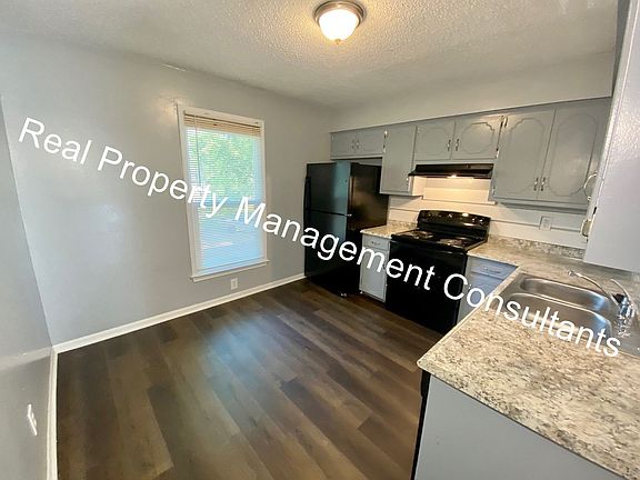 4th image of 704 NE Ball Dr Unit B