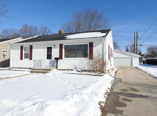 713 Mac Arthur Dr, Manitowoc, WI 54220