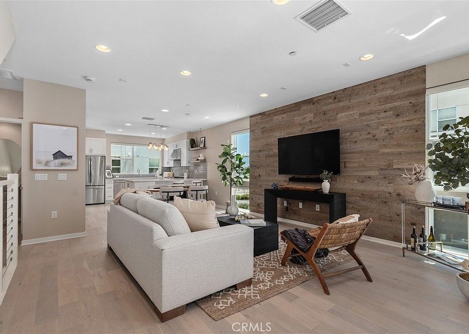 1st image of 1529 Greenwich Way
