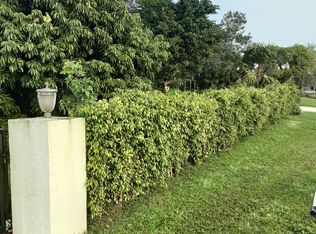 260 Akron Rd, Lake Worth, FL 33467