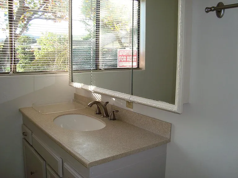 Bathroom, great storage in large vanity!