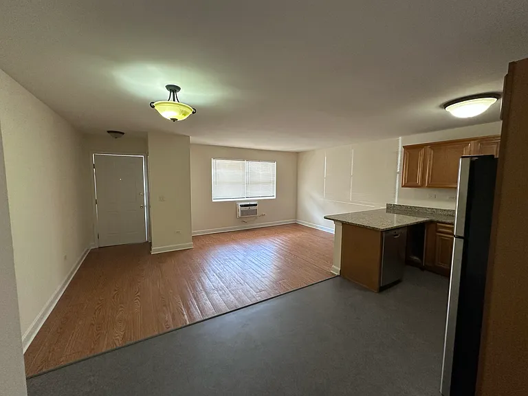 1004 Des Plaines Ave — Photo 6