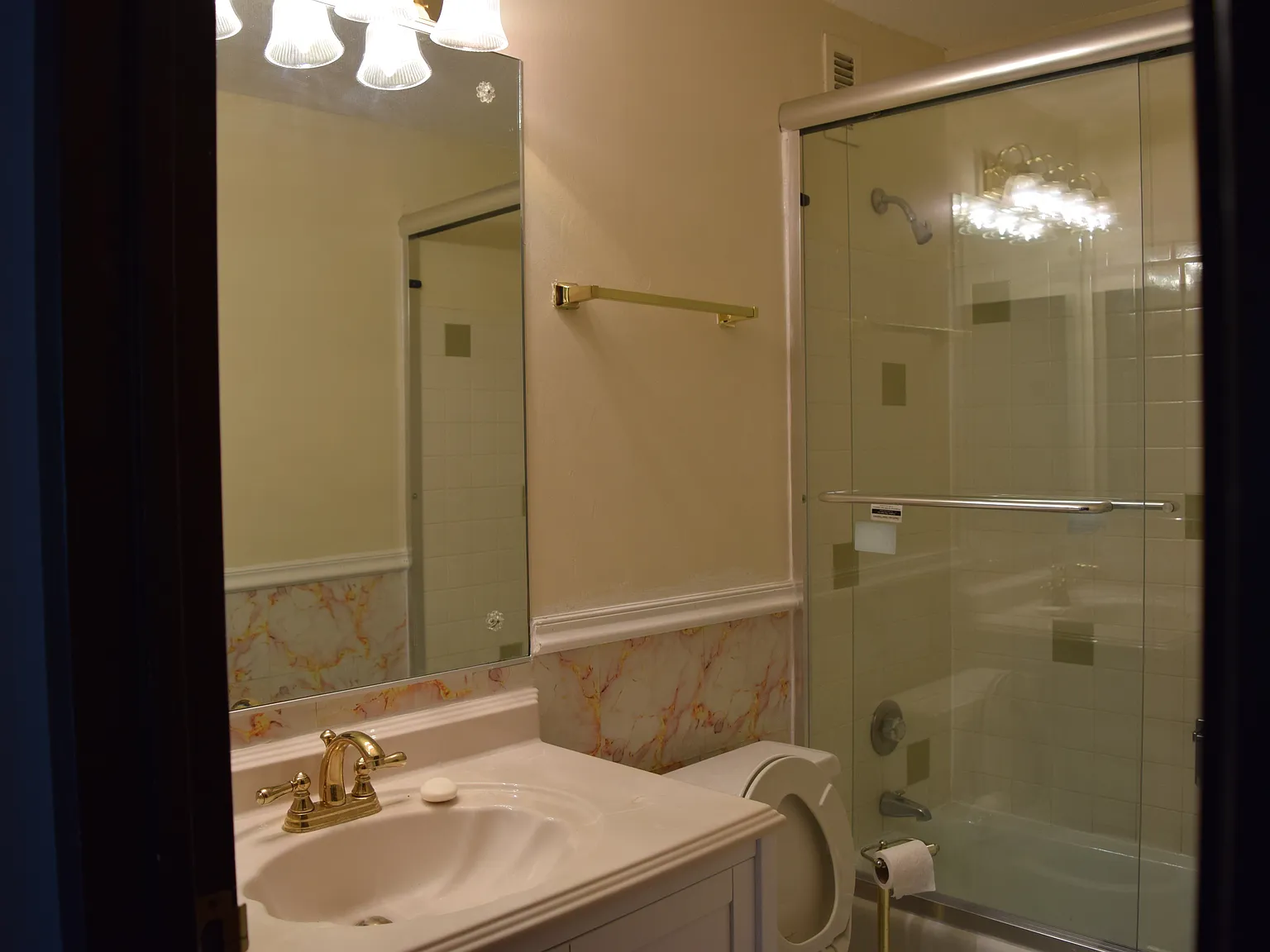 2 bed, 1235 sqft, $2,400 — Photo 4