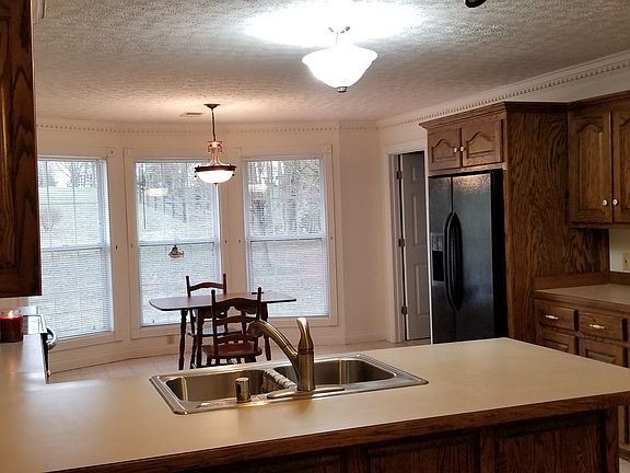 2nd image of 63 Lynn Lee Dr
