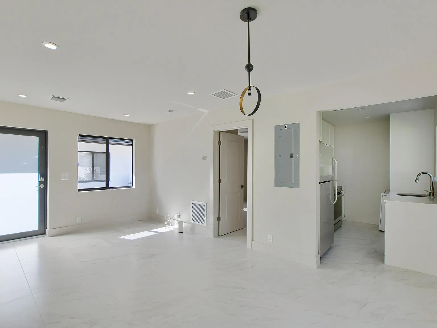 1 bed, 1.0 bath, 1800 sqft, $2,300 — Photo 4