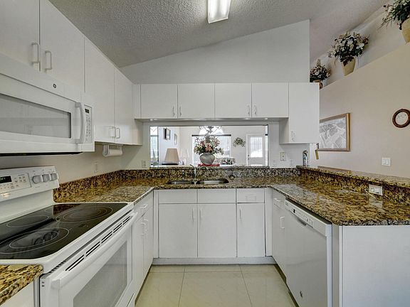 4th image of 1134 NW Lombardy Dr