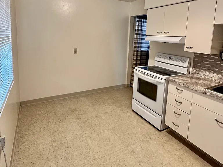 728 Saint Charles St #3 — Photo 8