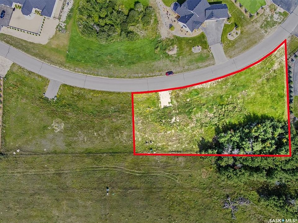 1st image of 208 Edgemont CRESCENT