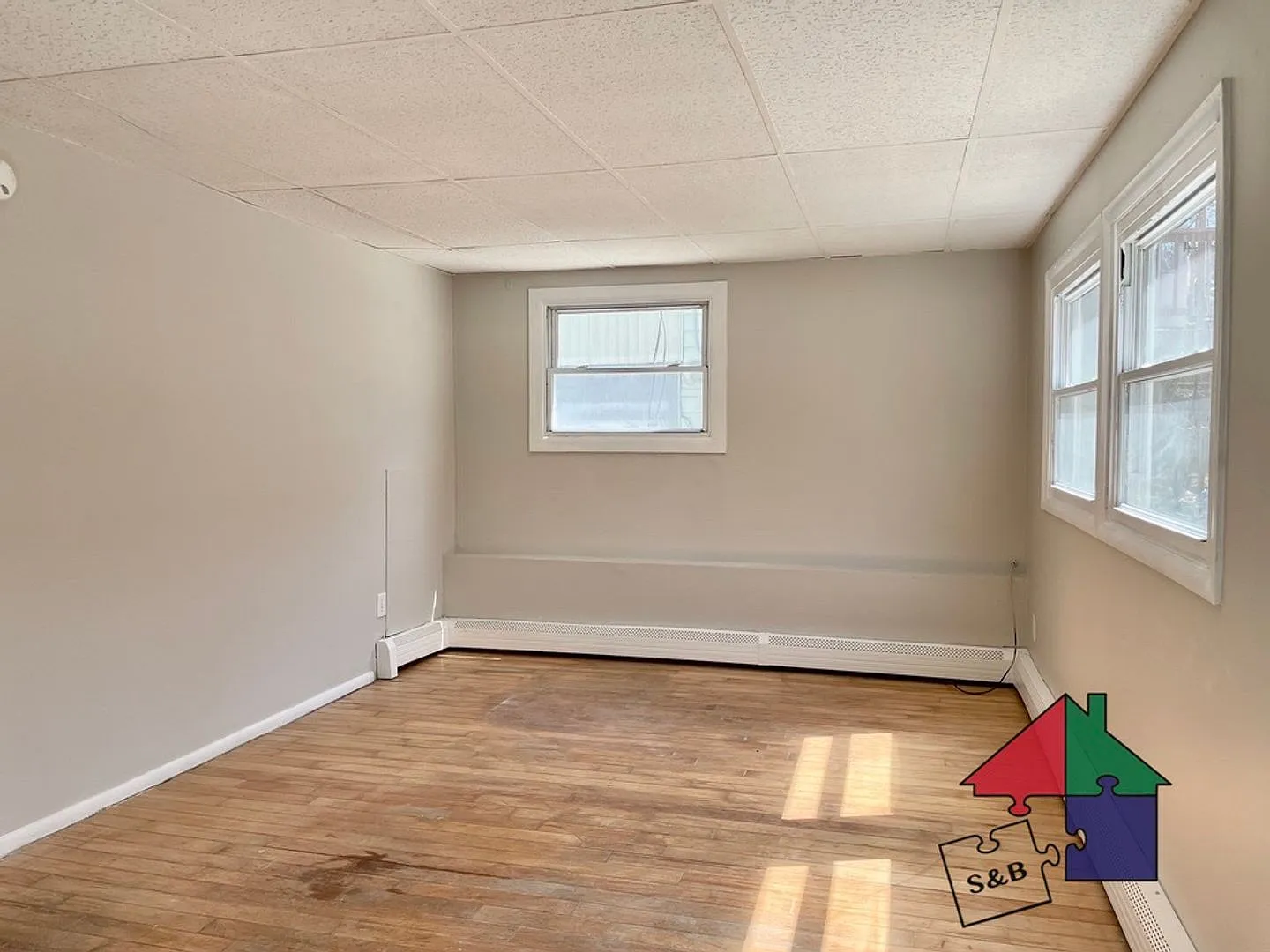 13-17 Warren St — Photo 2