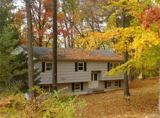 4 Roberts Dr, Bethel, CT 06801