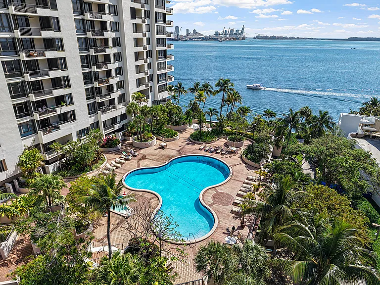 520 Brickell Key Dr #A200 — Photo 41