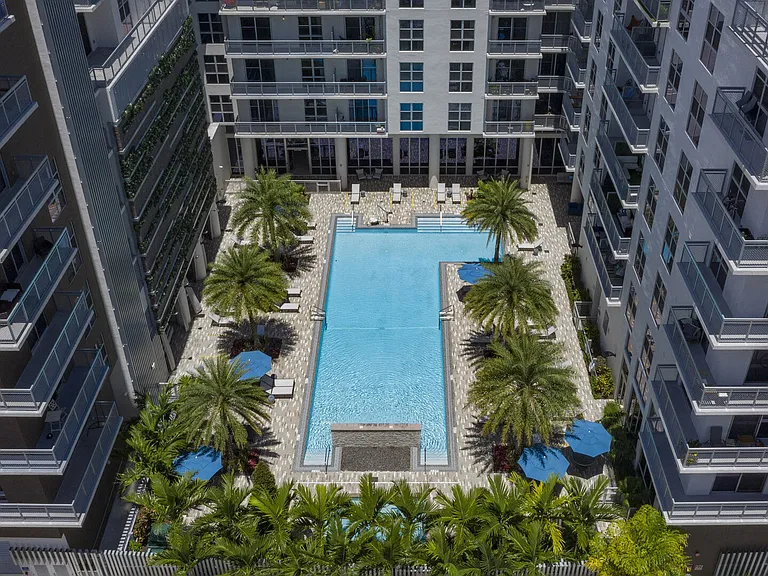 Blu27 at Edgewater — Photo 69